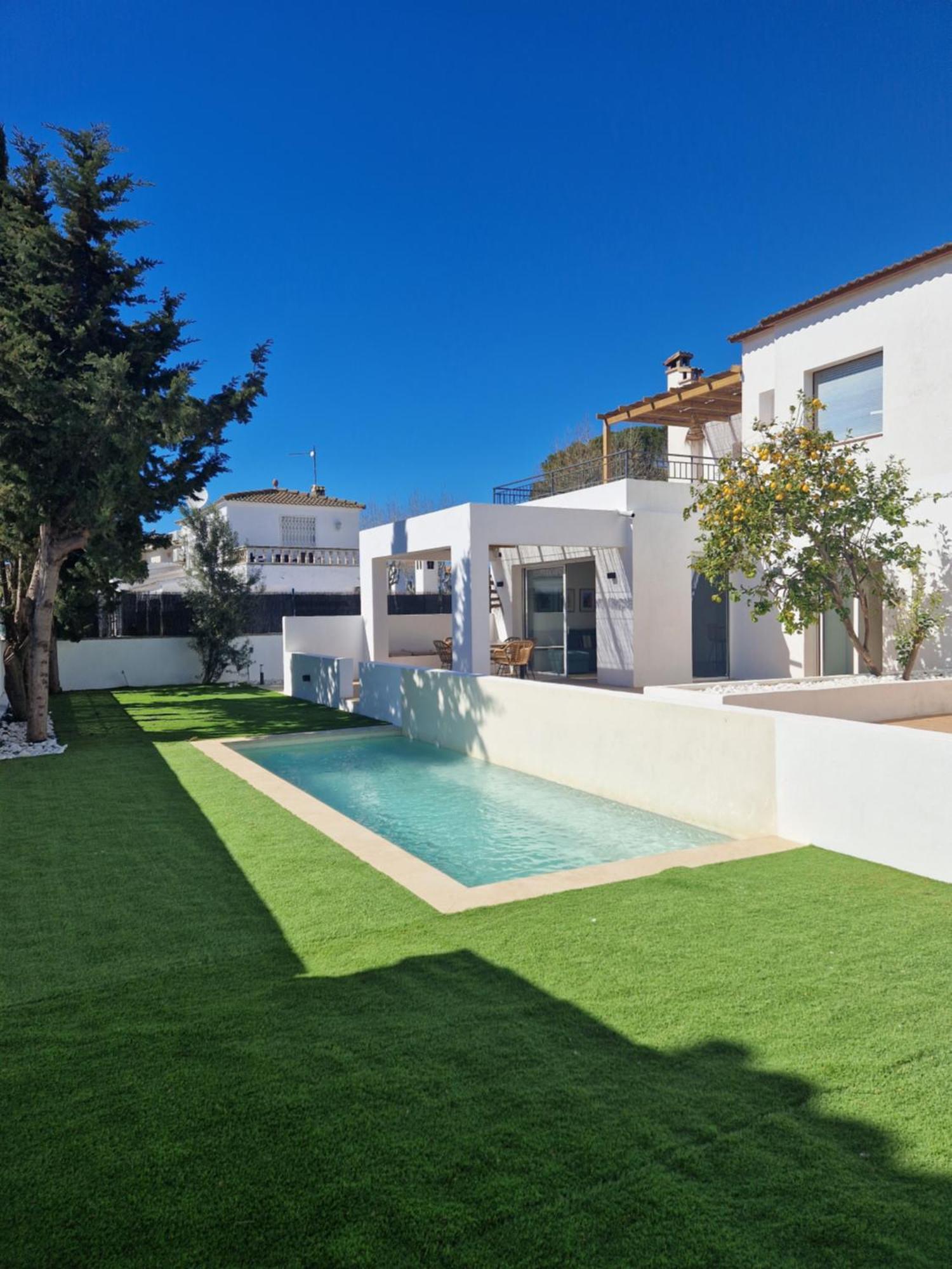 Gorgot P1 I Apartamento Con Terraza Y Piscina Comunitaria Cerca De La Playa Емпуриабрава Екстериор снимка